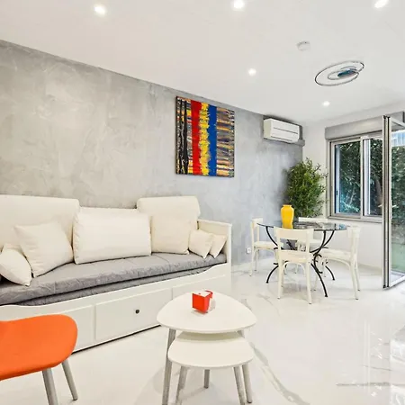 Charming House In With Terrace *