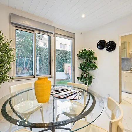 펜션 Charming House In With Terrace 앙티브